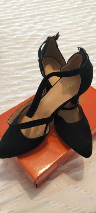 Zapatos de salón negros Marib
