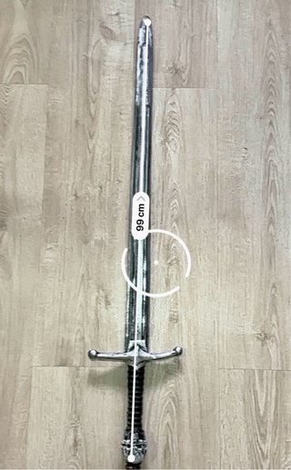 Espada de disfraz con calavera