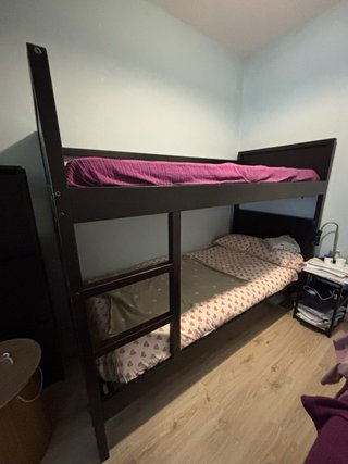 Litera Ikea Madera Negra y dos colchones