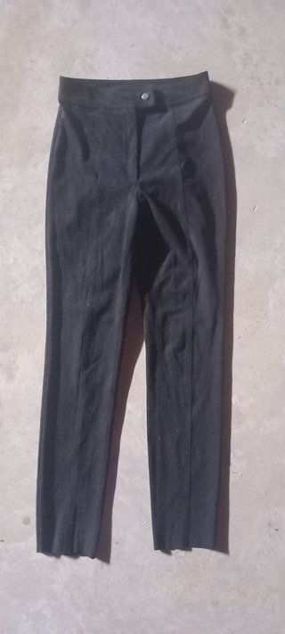 Pantalón efecto piel negro
