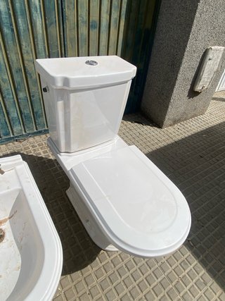 Conjunto sanitario baño blanco y dorado