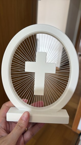 Cruz Decorativa em Arte com Fios 3D