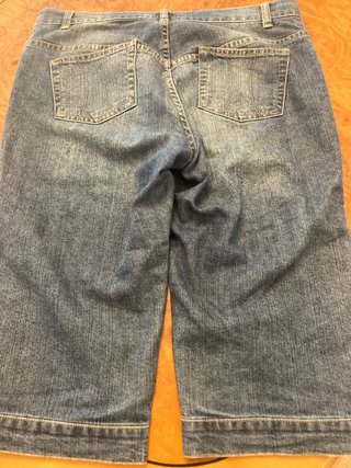Bermudas Vaqueras con Botones Laterales