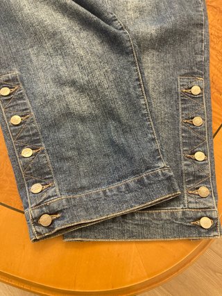 Bermudas Vaqueras con Botones Laterales