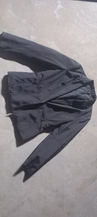 Chaqueta impermeable gris