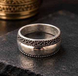 Anillo de Plata con Diseño Texturizado