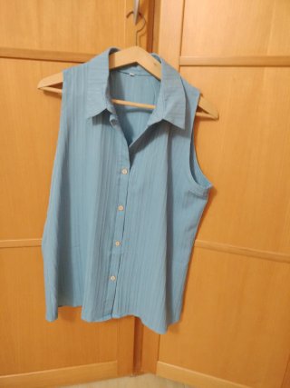 Camisa sin mangas con cuello