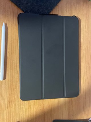 iPad Air 5 (2022) M1 con accessori