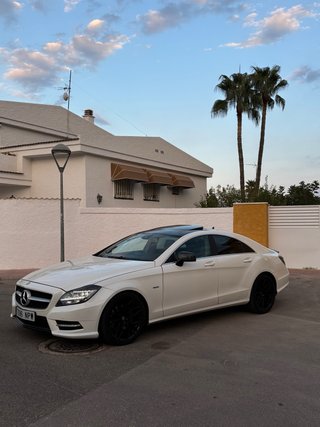 Mercedes-Benz CLS 350 PACK AMG!