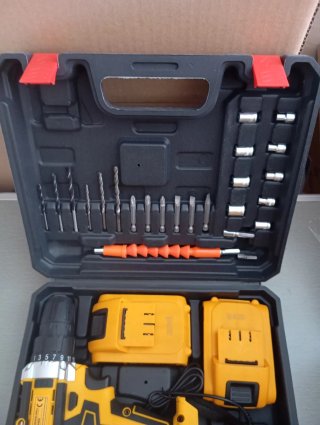 Taladro Atornillador con Maletín y accesorios