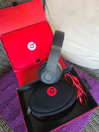 Beats Studio 3 Audífonos Negros y Rojos