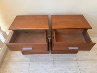 Mesitas de noche de madera roble