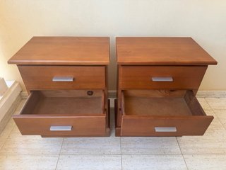 Mesitas de noche de madera roble