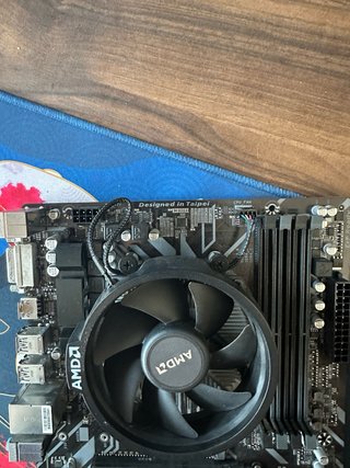 Pack Placa Gigabyte B450M DS3H V2 + Ryzen 5 2600