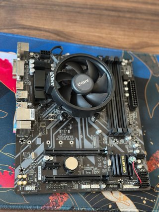 Pack Placa Gigabyte B450M DS3H V2 + Ryzen 5 2600