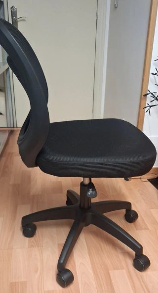 Silla de oficina negra