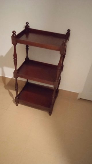 Estantería de madera pequeña
