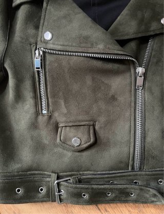 Cazadora Verde Zara con Cremalleras