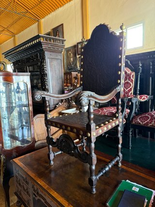 Poltrona in legno stile classico