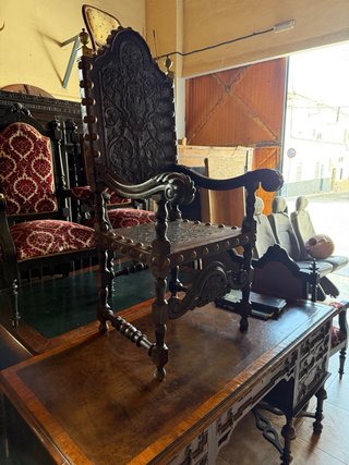 Poltrona in legno stile classico