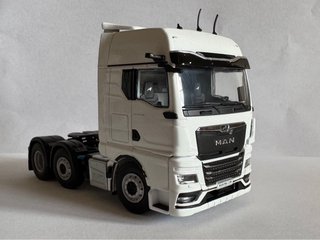 Camión a escala WSI Models MAN
