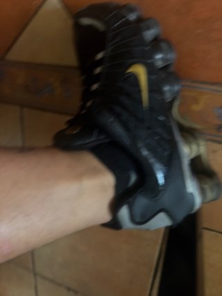 Zapatillas Nike Negras y Doradas