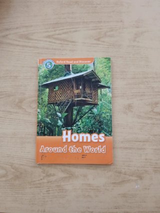 Oxford Read and Discover: Level 5: Homes Around...