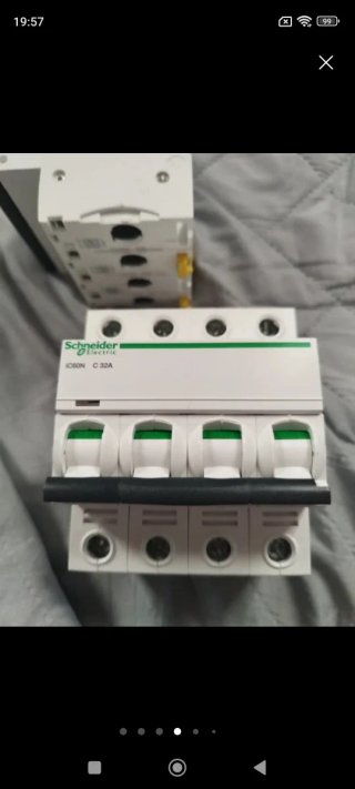 magnetotérmico iC60N,4P,32A,curva C ref. A9F79432.