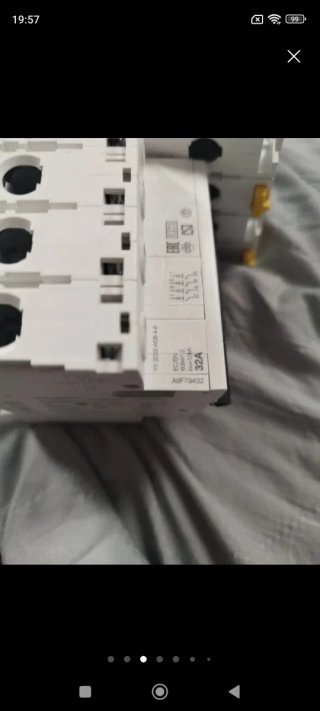 magnetotérmico iC60N,4P,32A,curva C ref. A9F79432.
