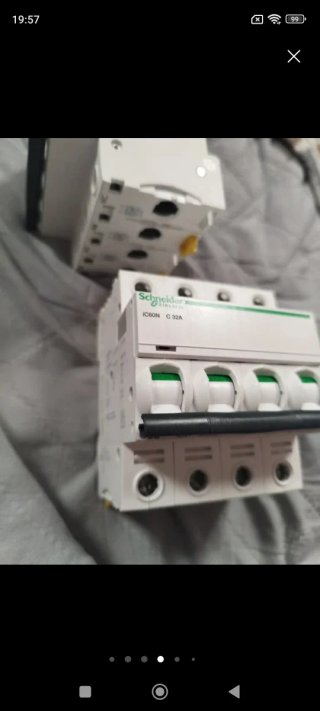 magnetotérmico iC60N,4P,32A,curva C ref. A9F79432.