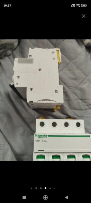 magnetotérmico iC60N,4P,32A,curva C ref. A9F79432.