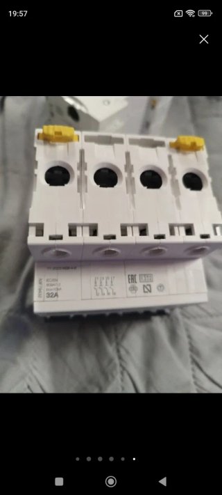 magnetotérmico iC60N,4P,32A,curva C ref. A9F79432.