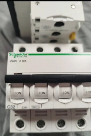 magnetotérmico iC60N,4P,32A,curva C ref. A9F79432.