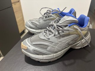 Zapatillas Puma Velophasis plateadas y azules
