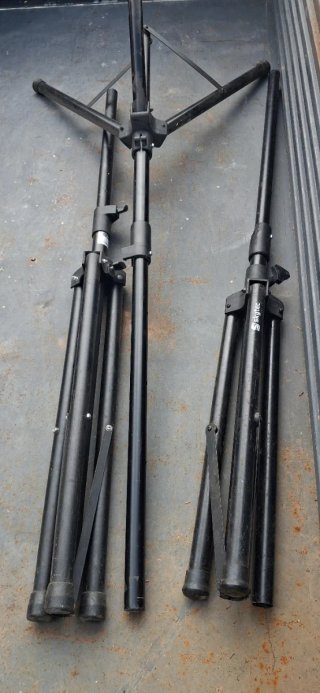 Trípodes Skytec para altavoces/focos