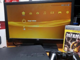 PS3 + 2 mandos + 3 juegos + bateria