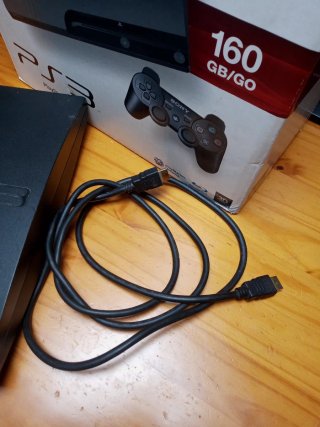 PS3 + 2 mandos + 3 juegos + bateria