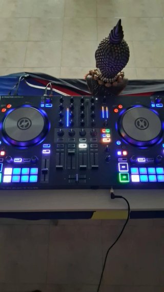 Controladora DJ Traktor Kontrol S3