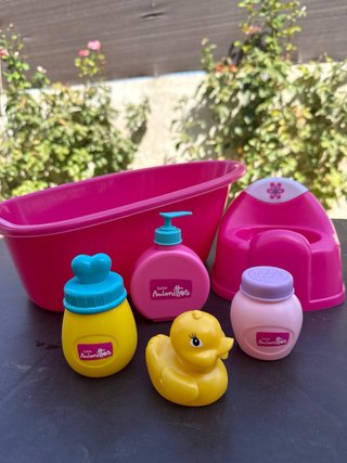 Bañera y accesorios de juguete
