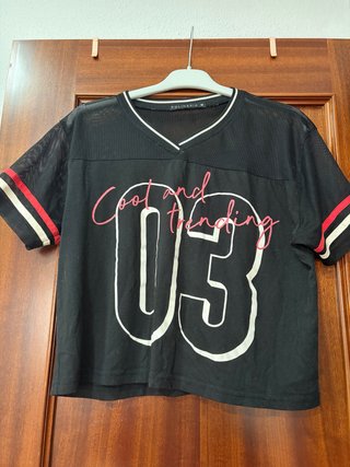 Camiseta POLINESIA M Negra con Detalles Rojos