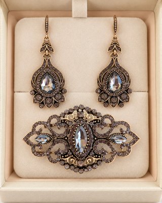 Conjunto de Pendientes y Broche