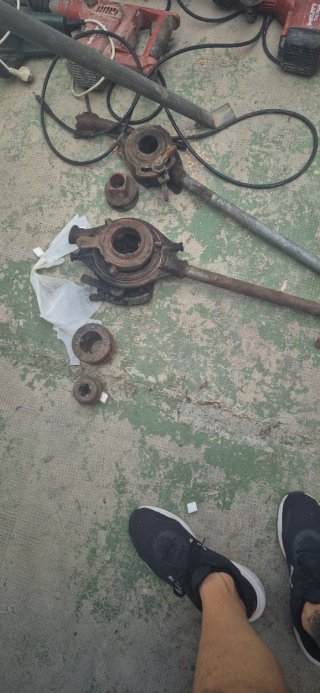 Lote de herramientas de fontanería y jardín