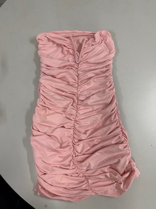 Vestido rosa sin mangas fruncido