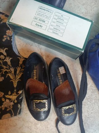 Conjunto chaleco y zapatos Toyta