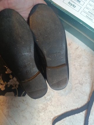 Conjunto chaleco y zapatos Toyta