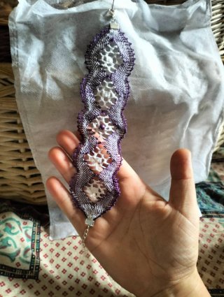 Pulsera Brazalete Encaje Bolillos Morado Blanco