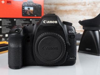 Cámara Canon 5D Mark II con accesorios