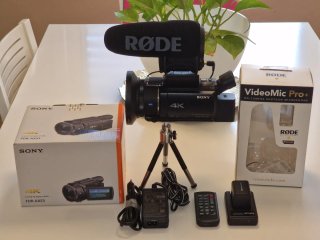 Videocámara Sony FDR-AX53 4K y RØDE Videomic Pro +