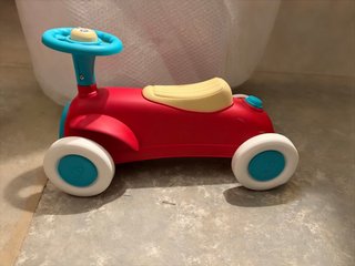 Coche de juguete correpasillos