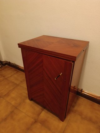 Máquina de coser Sigma con mueble